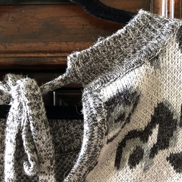 Skies are Blue gray Leopard print knit sweater in size L - Picture 2 of 7